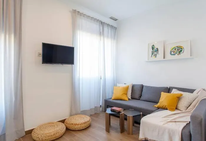 New Apartment 4 Pax Front Central Station Wifi